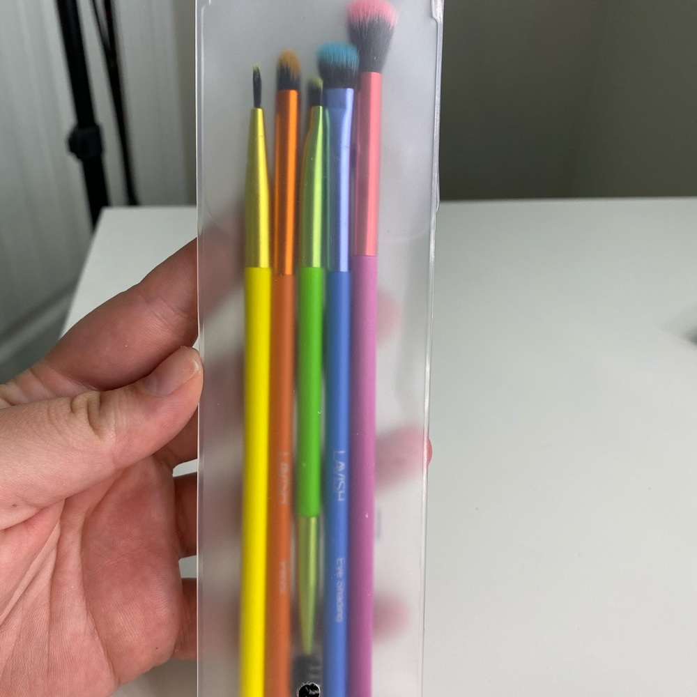 Lavish eye brush kit